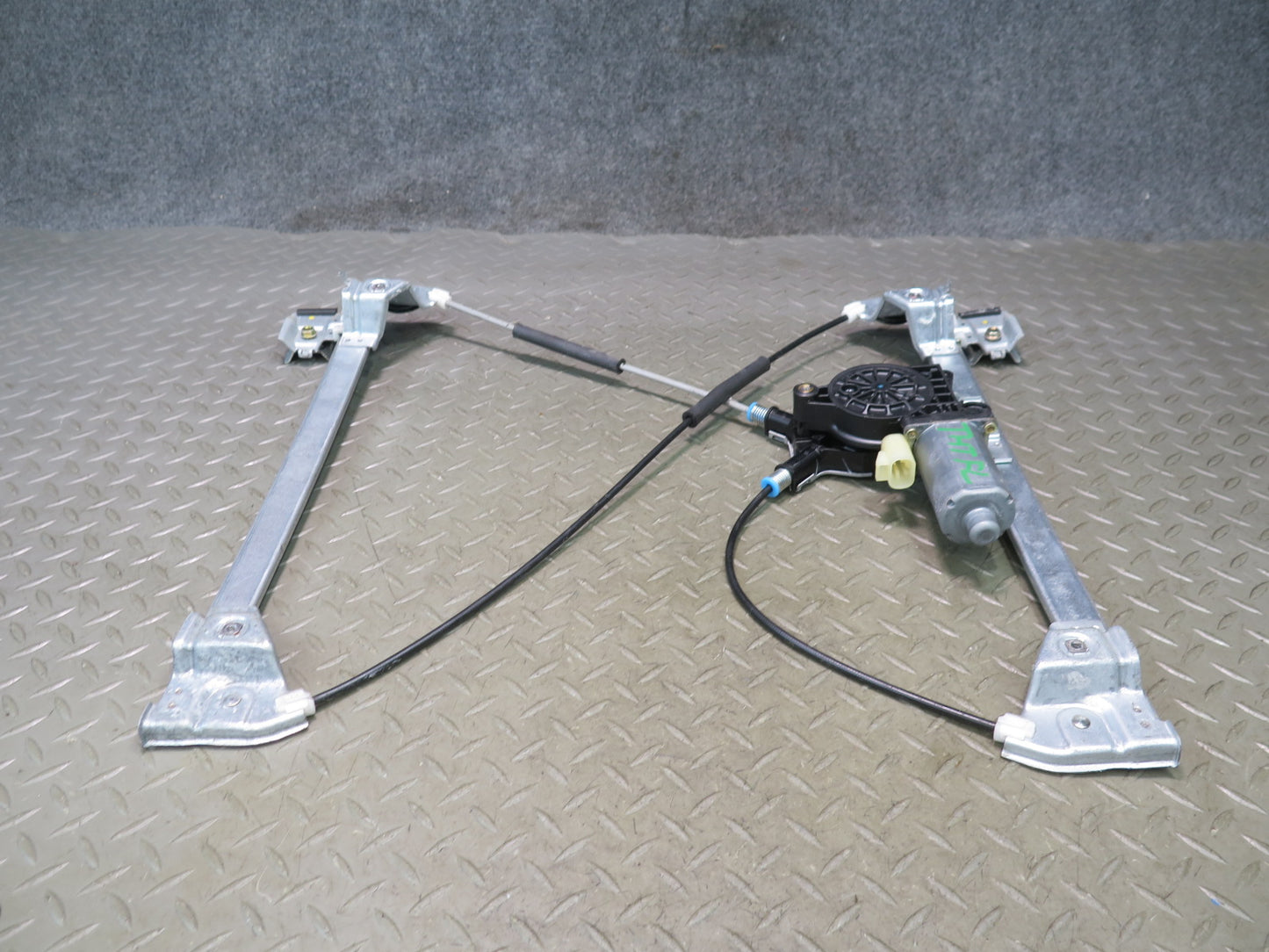 2003-2009 Hummer H2 Front Left Door Window Regulator w Motor