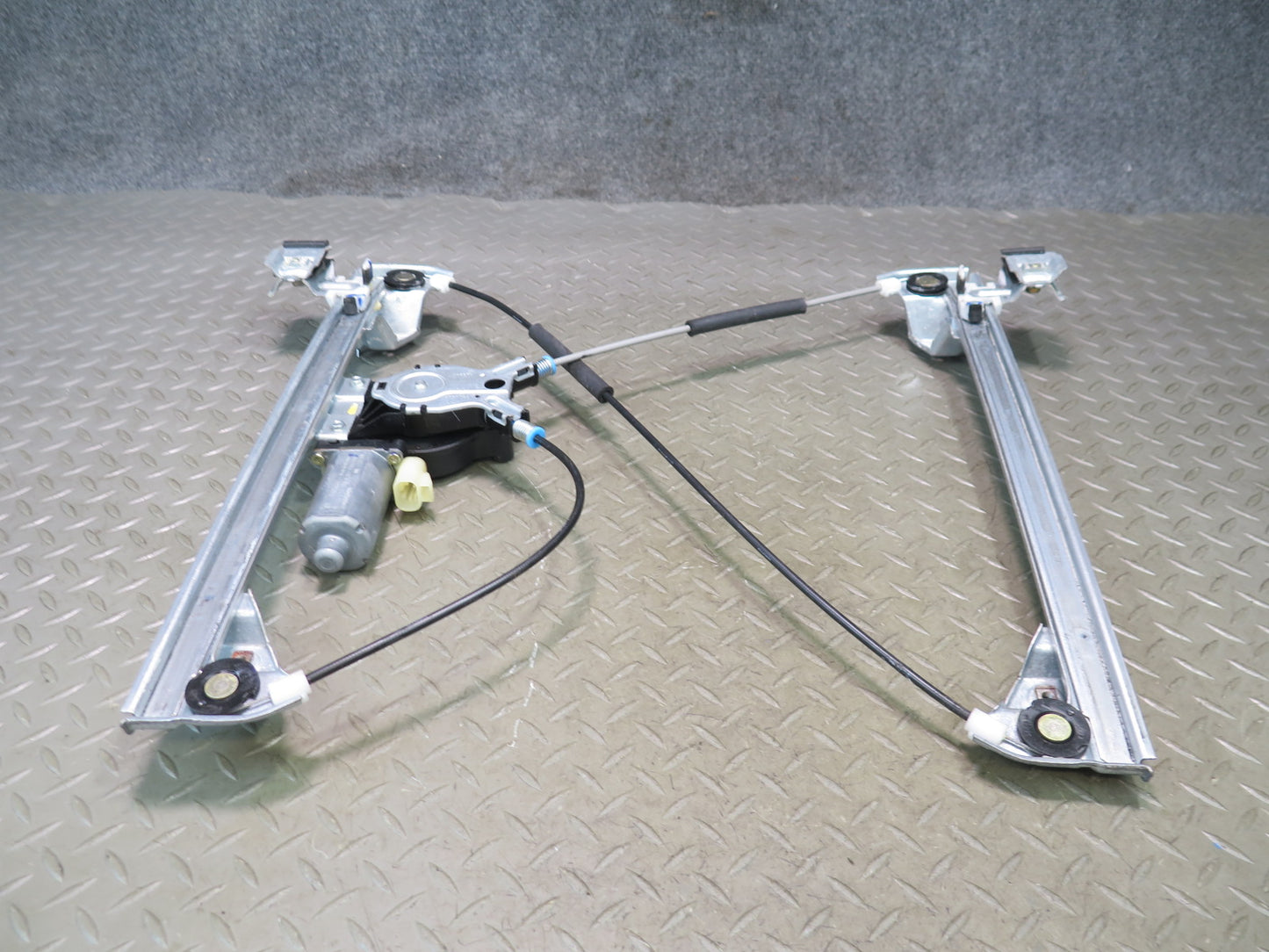 2003-2009 Hummer H2 Front Left Door Window Regulator w Motor