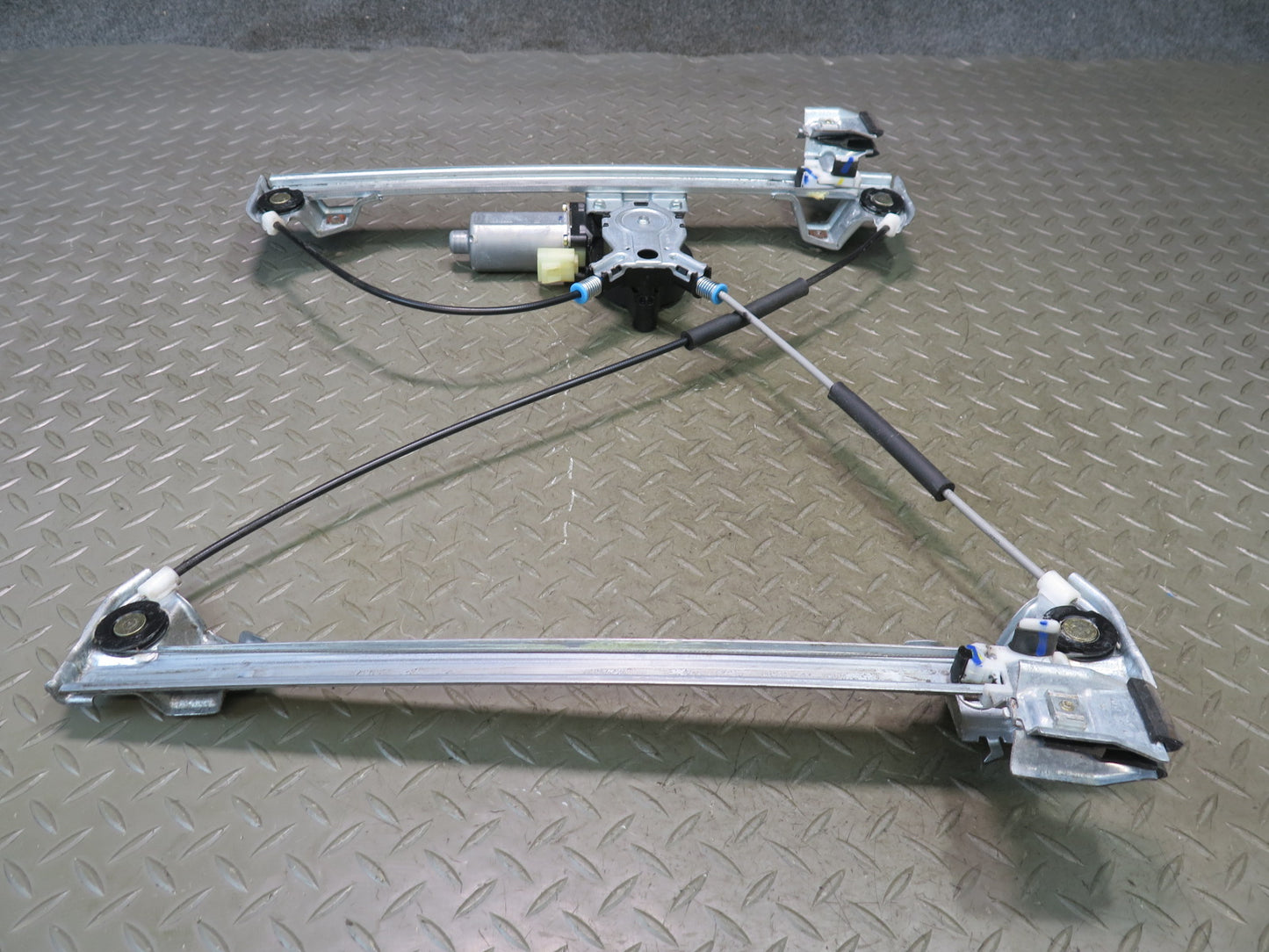 2003-2009 Hummer H2 Front Left Door Window Regulator w Motor