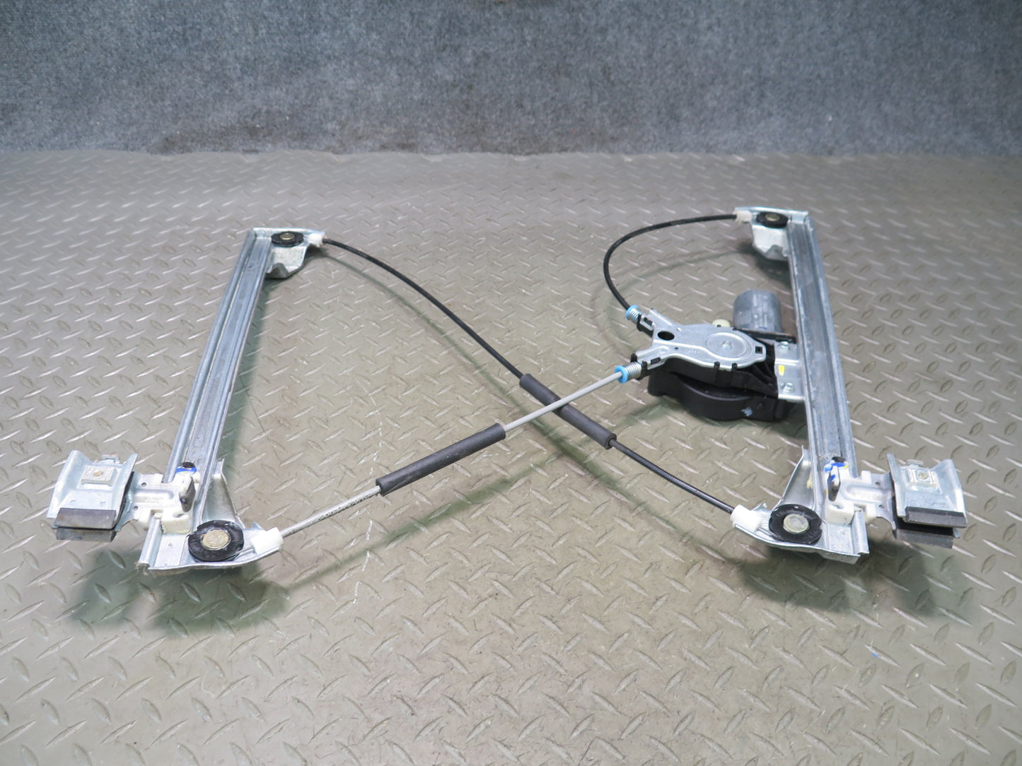 2003-2009 Hummer H2 Front Left Door Window Regulator w Motor