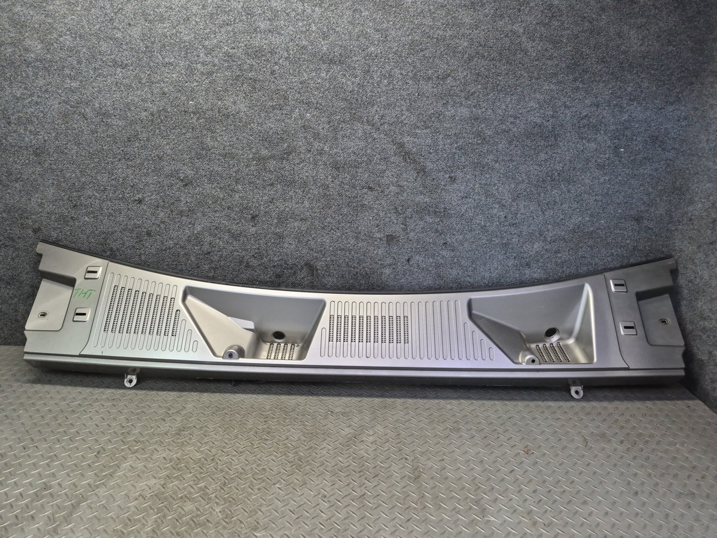 2003-2007 Hummer H2 Front Hood Cowl Vent Trim Panel Pewter Pearl 15211663
