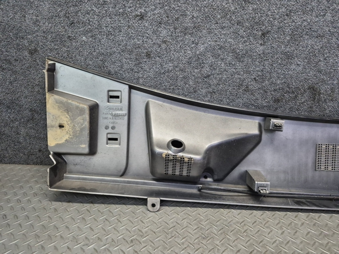 2003-2007 Hummer H2 Front Hood Cowl Vent Trim Panel Pewter Pearl 15211663