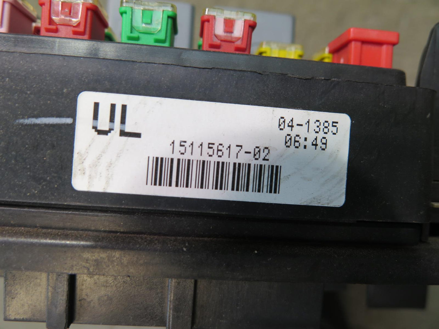 2005-2007 Hummer H2 Engine Bay Junction Fuse Relay Box 15115617