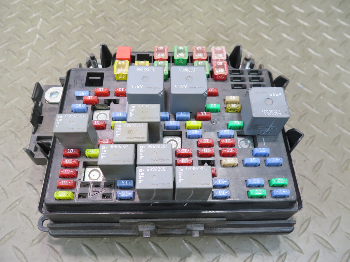 2005-2007 Hummer H2 Engine Bay Junction Fuse Relay Box 15115617