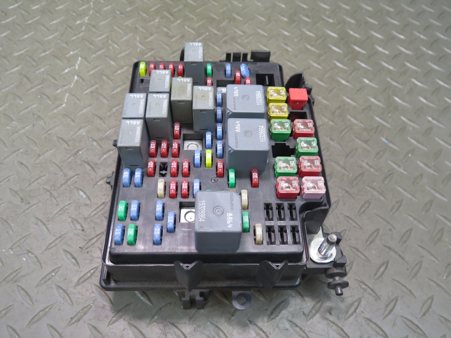 2005-2007 Hummer H2 Engine Bay Junction Fuse Relay Box 15115617
