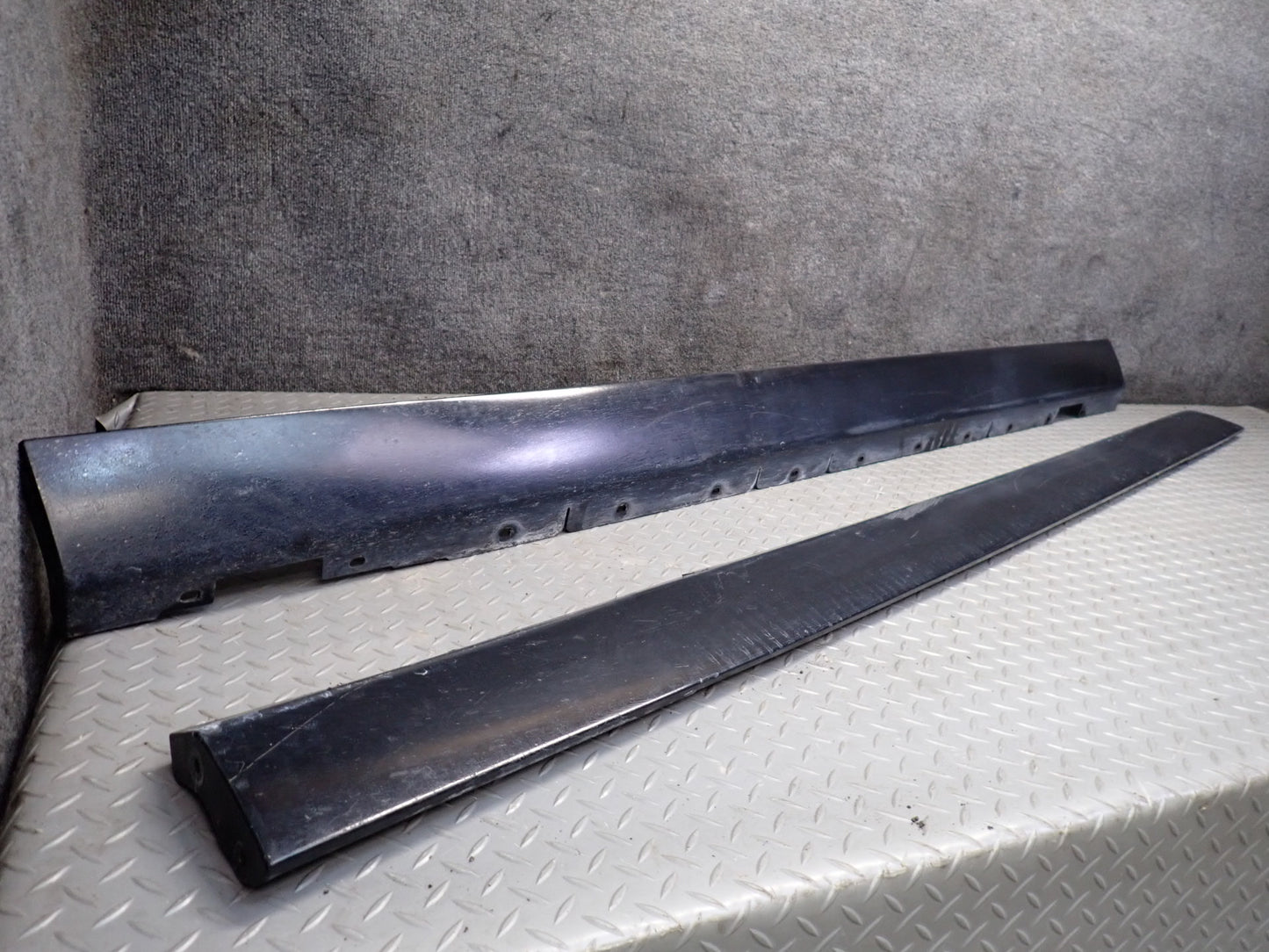 02-05 Ford Thunderbird Set of 2 Left & Right Side Skirt Rocker Panel Molding OEM