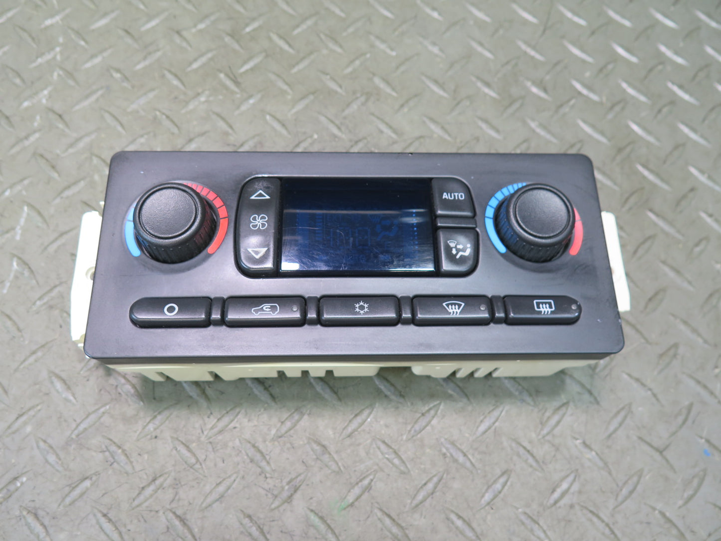 2003-2007 Hummer H2 A/C Heater Climate Control Switch Panel 10399657
