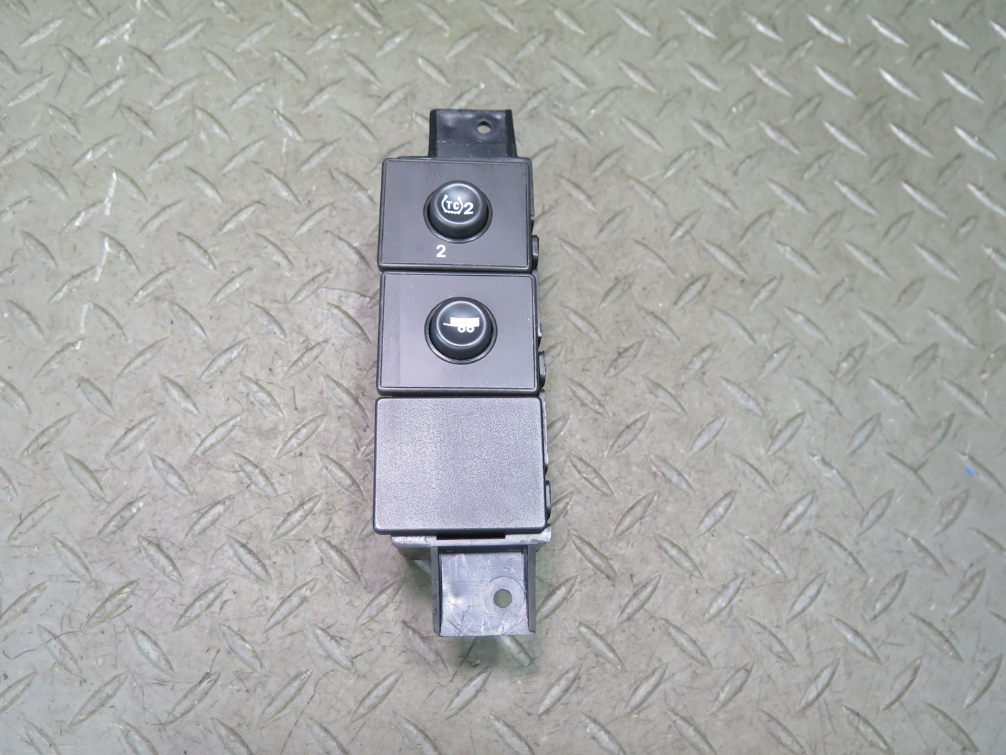 2003 -2007 Hummer H2 Dash Center Traction Control & TOW Haul Switch 15192440