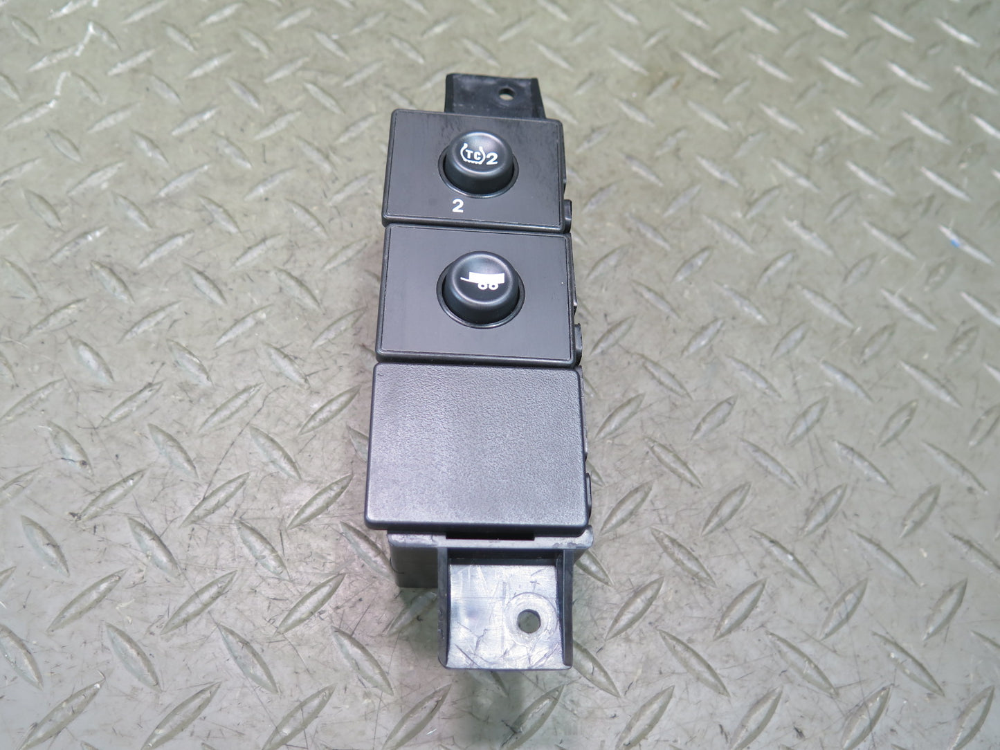 2003 -2007 Hummer H2 Dash Center Traction Control & TOW Haul Switch 15192440