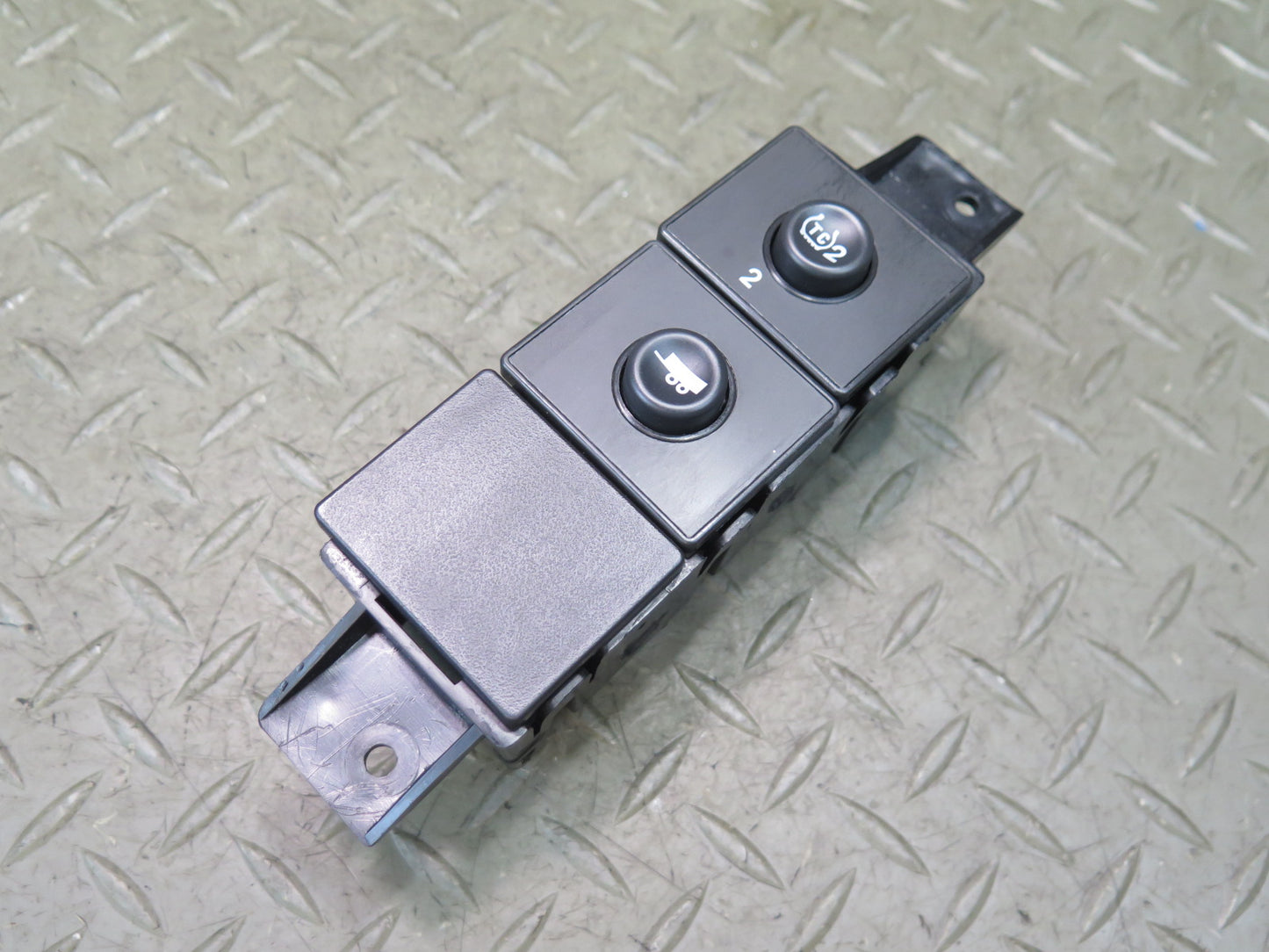 2003 -2007 Hummer H2 Dash Center Traction Control & TOW Haul Switch 15192440