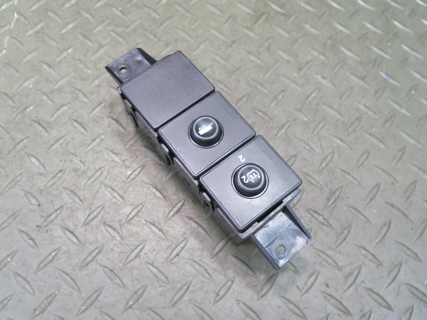 2003 -2007 Hummer H2 Dash Center Traction Control & TOW Haul Switch 15192440