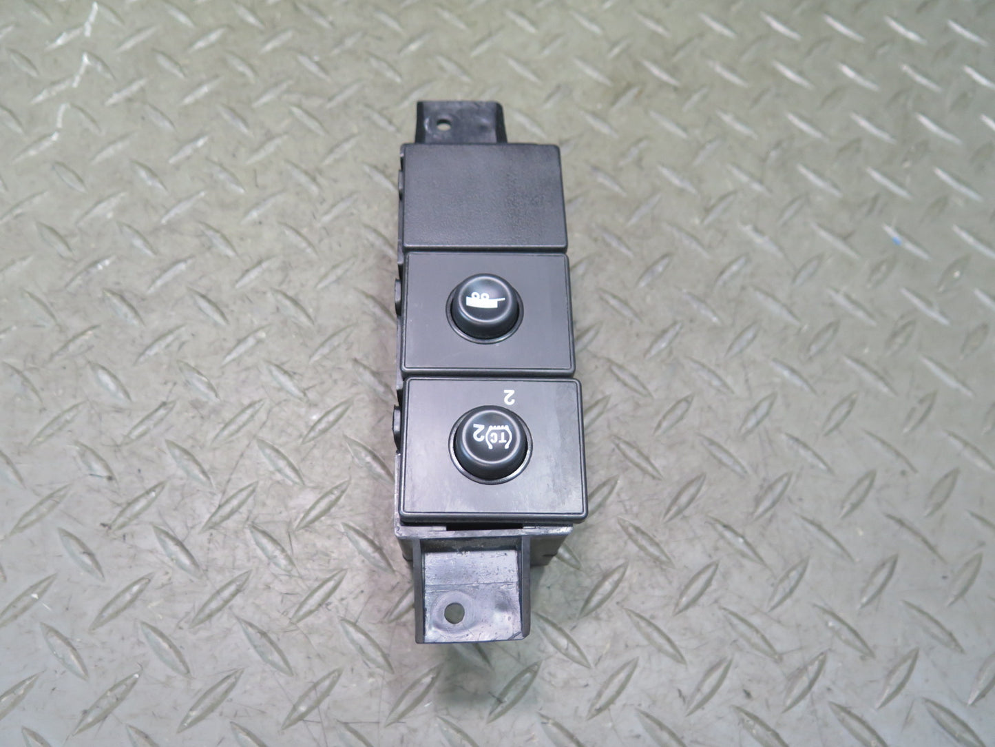 2003 -2007 Hummer H2 Dash Center Traction Control & TOW Haul Switch 15192440