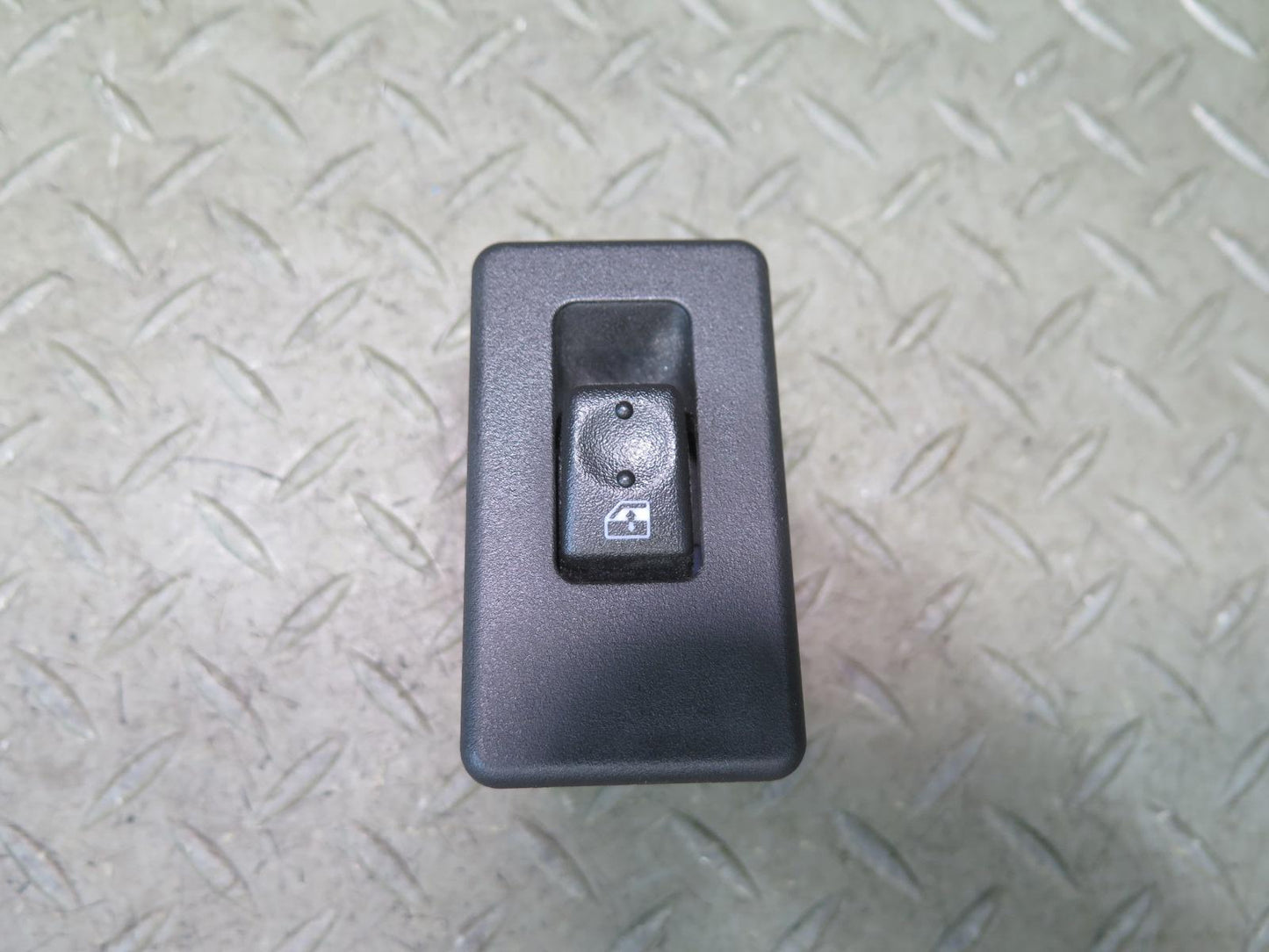 2003-2007 Hummer H2 Rear Left or Right Door Window Control Switch 15093146