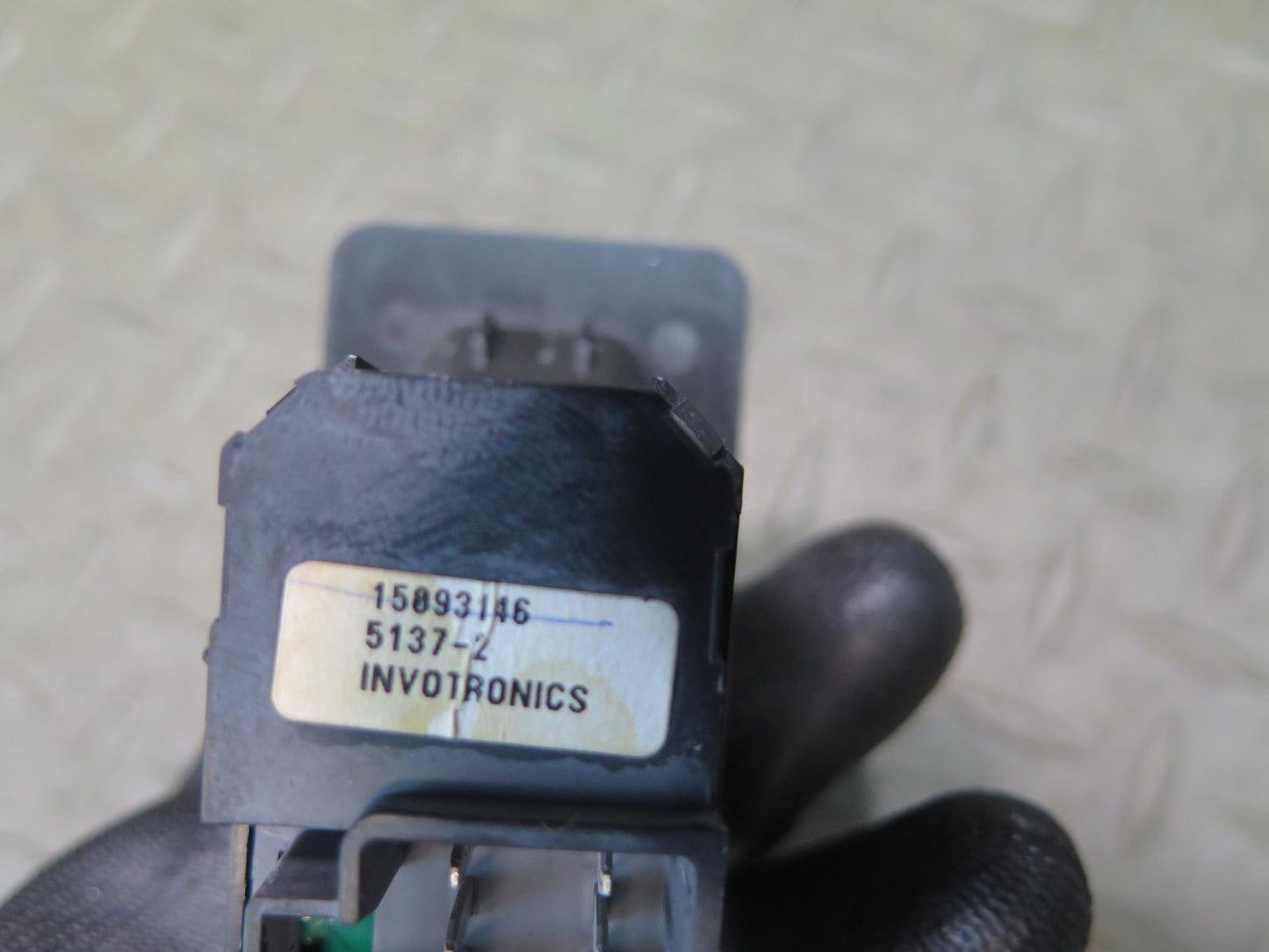 2003-2007 Hummer H2 Rear Left or Right Door Window Control Switch 15093146