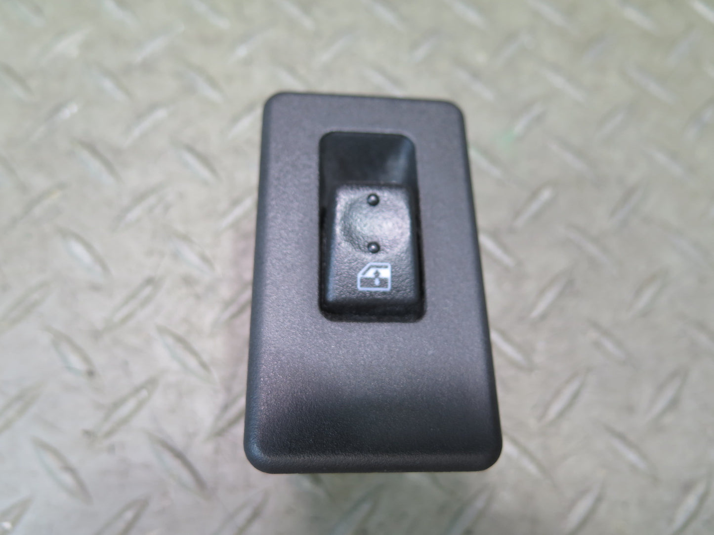 2003-2007 Hummer H2 Rear Left or Right Door Window Control Switch 15093146