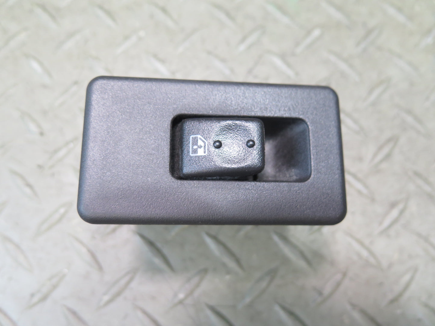 2003-2007 Hummer H2 Rear Left or Right Door Window Control Switch 15093146