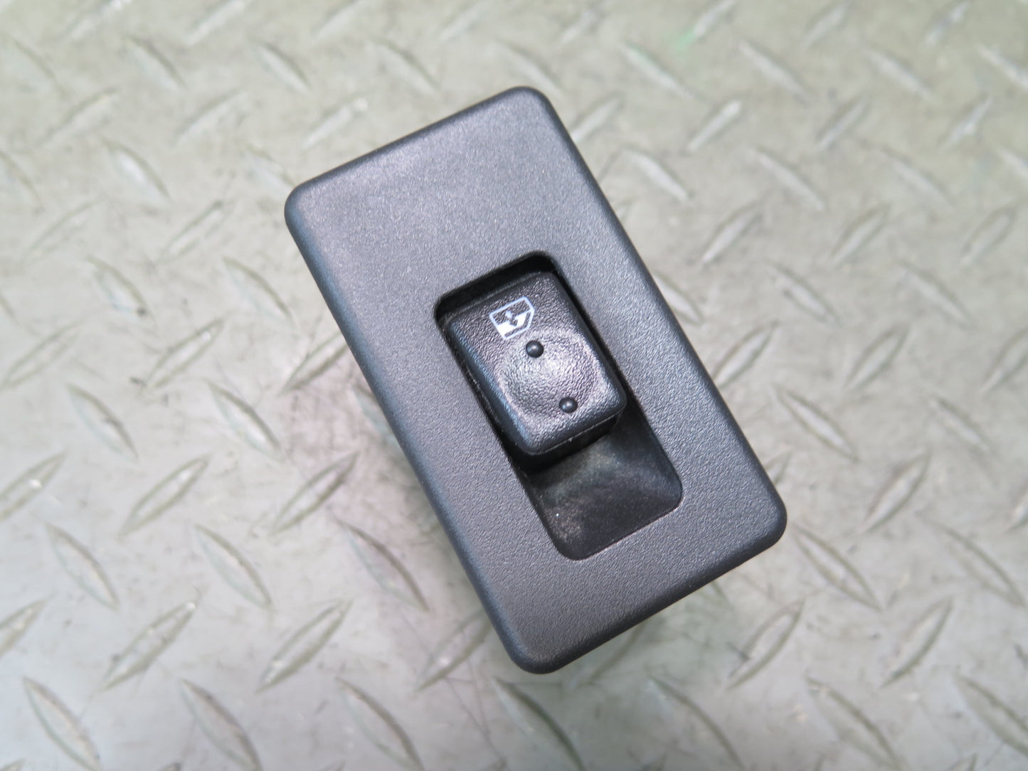 2003-2007 Hummer H2 Rear Left or Right Door Window Control Switch 15093146