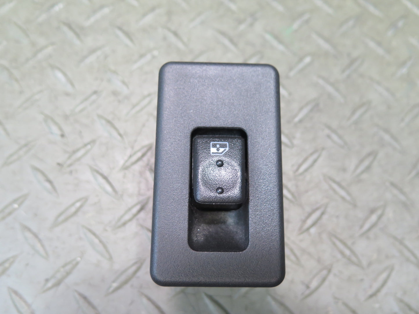 2003-2007 Hummer H2 Rear Left or Right Door Window Control Switch 15093146