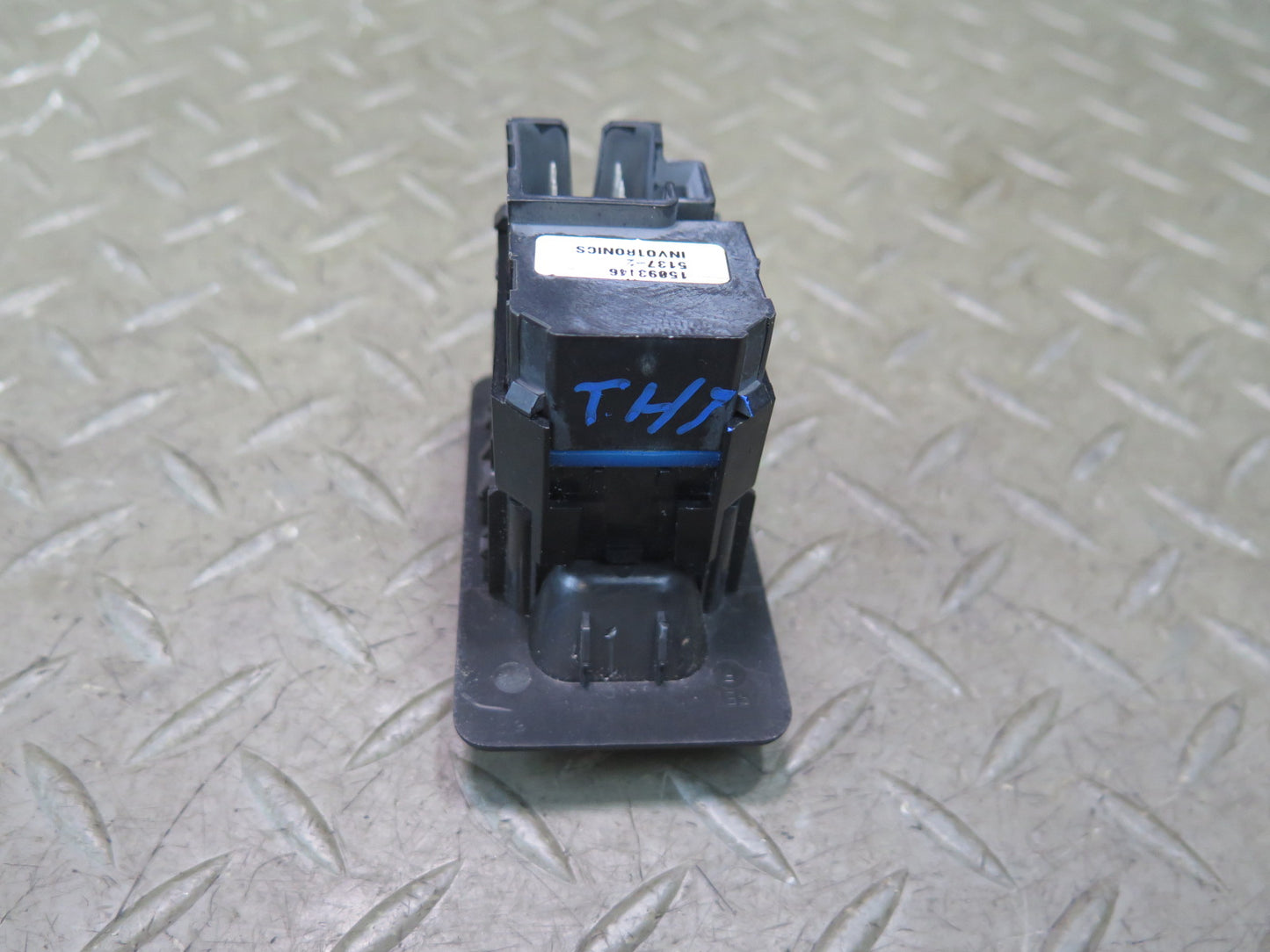 2003-2007 Hummer H2 Rear Left or Right Door Window Control Switch 15093146