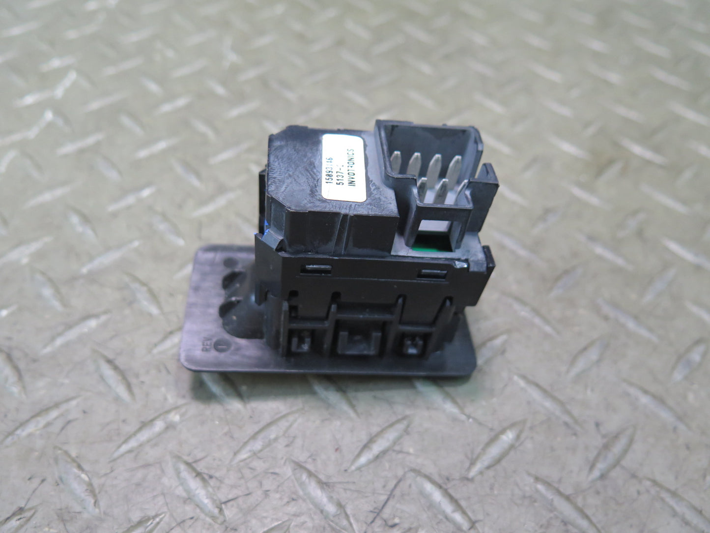 2003-2007 Hummer H2 Rear Left or Right Door Window Control Switch 15093146