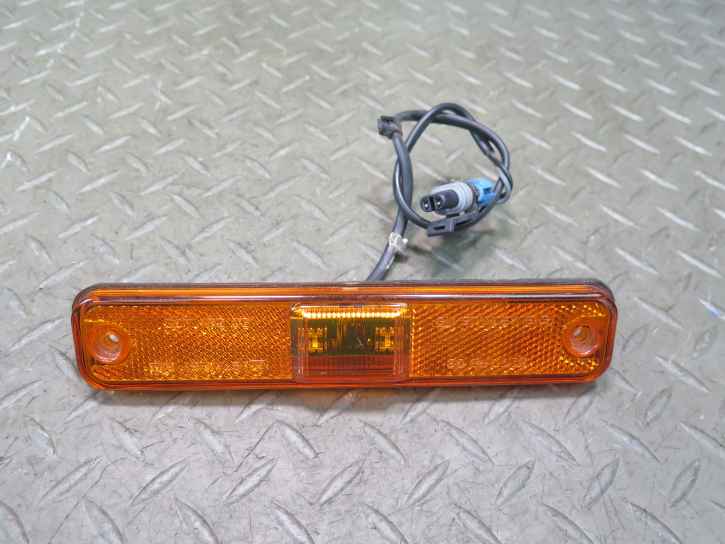 2003-2009 Hummer H2 Front Left Fender Side Marker Light Lamp