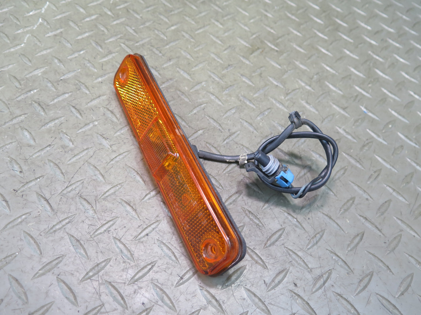2003-2009 Hummer H2 Front Left Fender Side Marker Light Lamp
