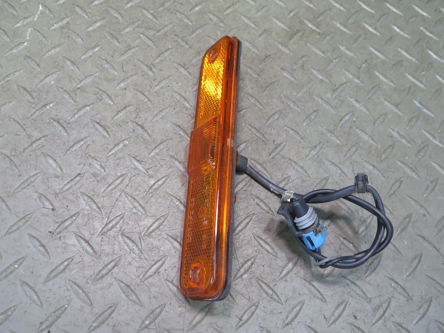2003-2009 Hummer H2 Front Left Fender Side Marker Light Lamp