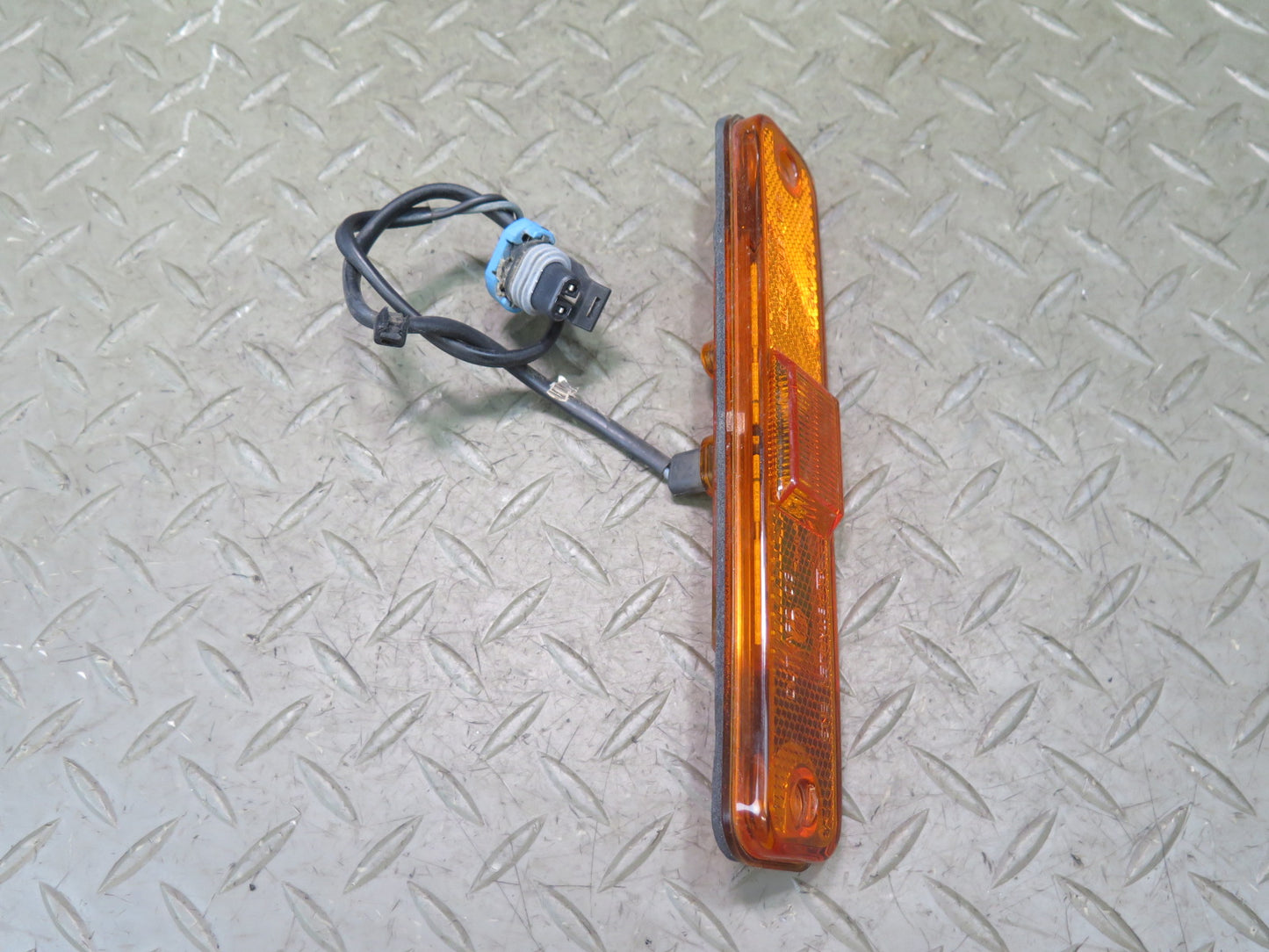 2003-2009 Hummer H2 Front Left Fender Side Marker Light Lamp