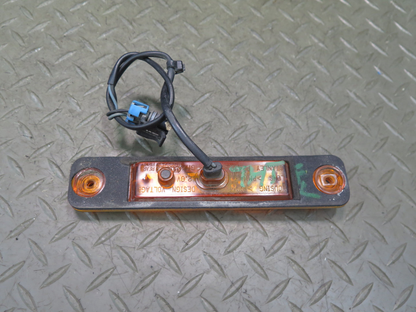 2003-2009 Hummer H2 Front Left Fender Side Marker Light Lamp