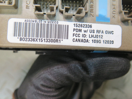 2003-2007 Hummer H2 Front Right Door Power Window Switch 15262336