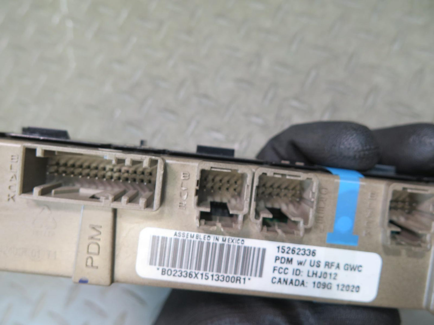 2003-2007 Hummer H2 Front Right Door Power Window Switch 15262336
