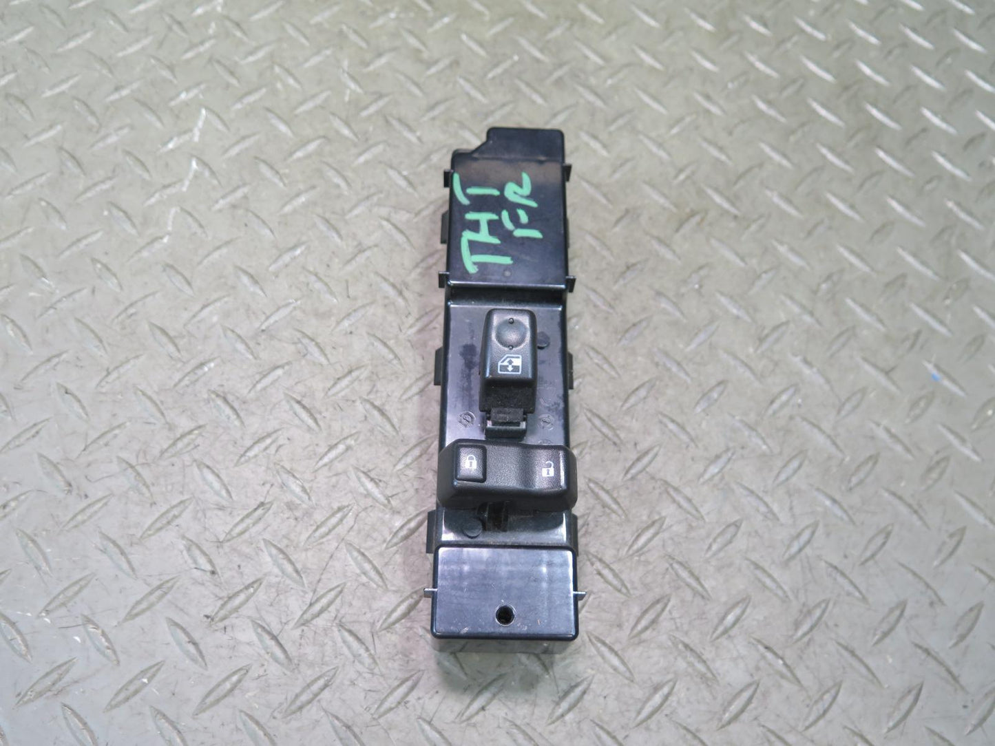 2003-2007 Hummer H2 Front Right Door Power Window Switch 15262336