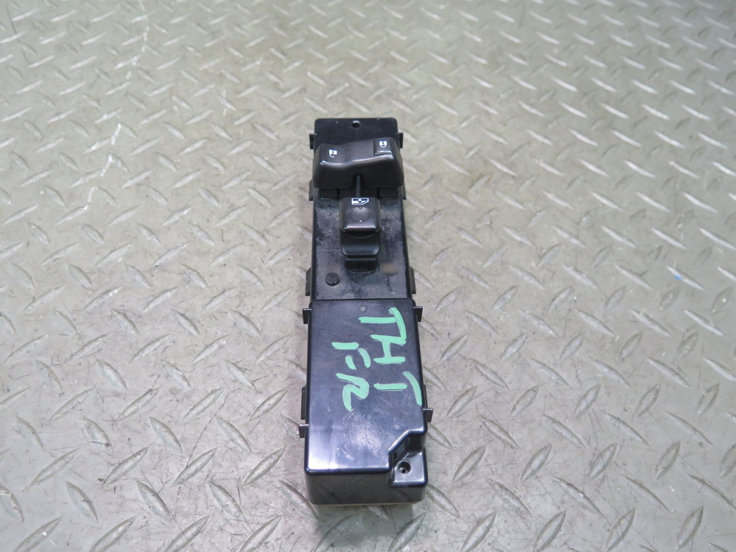 2003-2007 Hummer H2 Front Right Door Power Window Switch 15262336