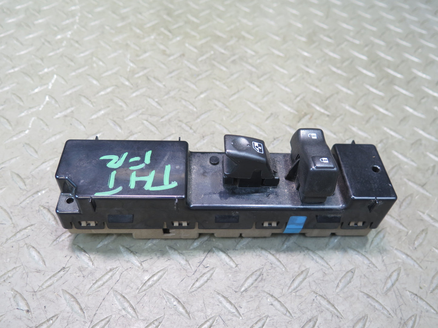 2003-2007 Hummer H2 Front Right Door Power Window Switch 15262336