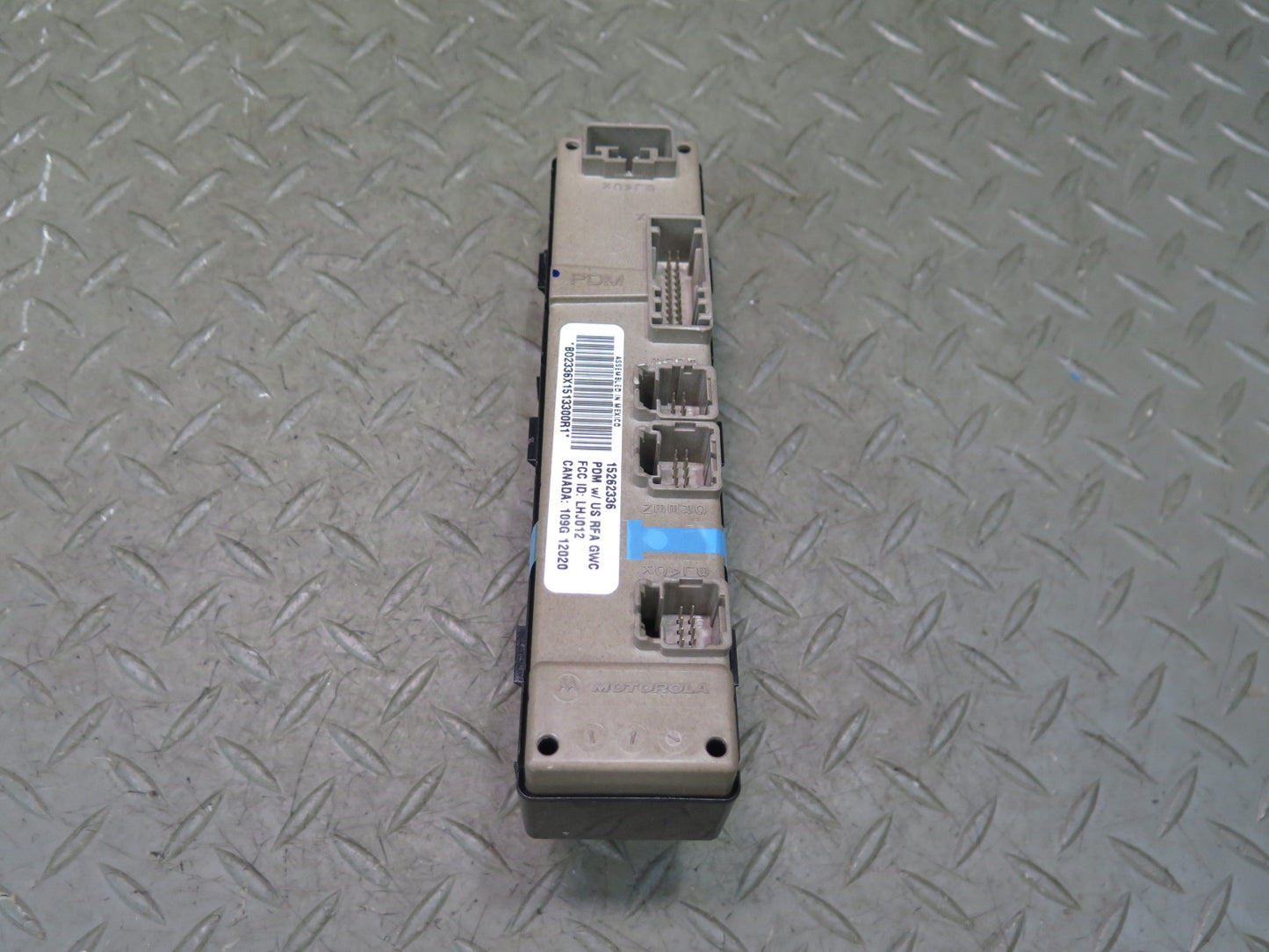 2003-2007 Hummer H2 Front Right Door Power Window Switch 15262336