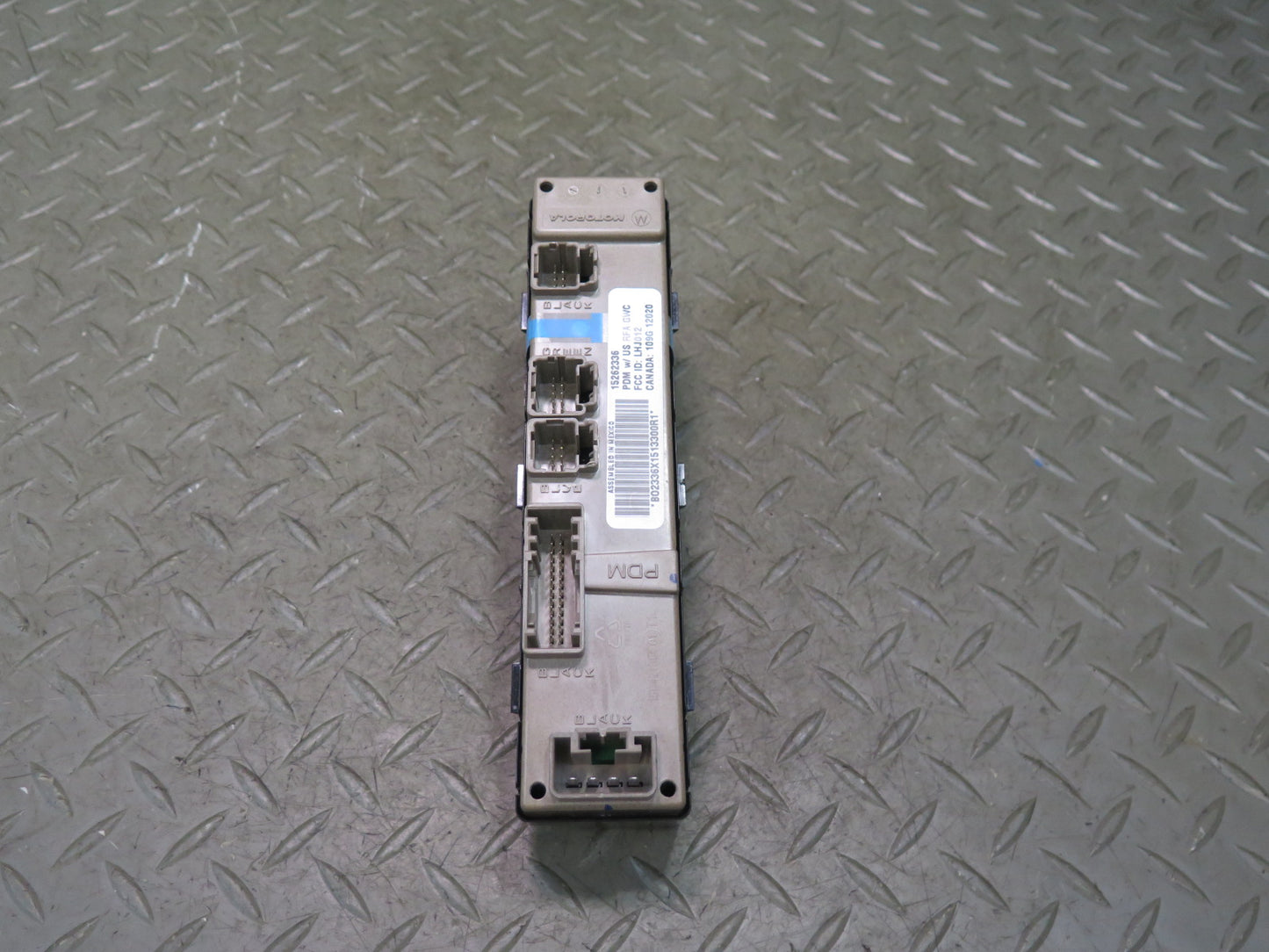 2003-2007 Hummer H2 Front Right Door Power Window Switch 15262336