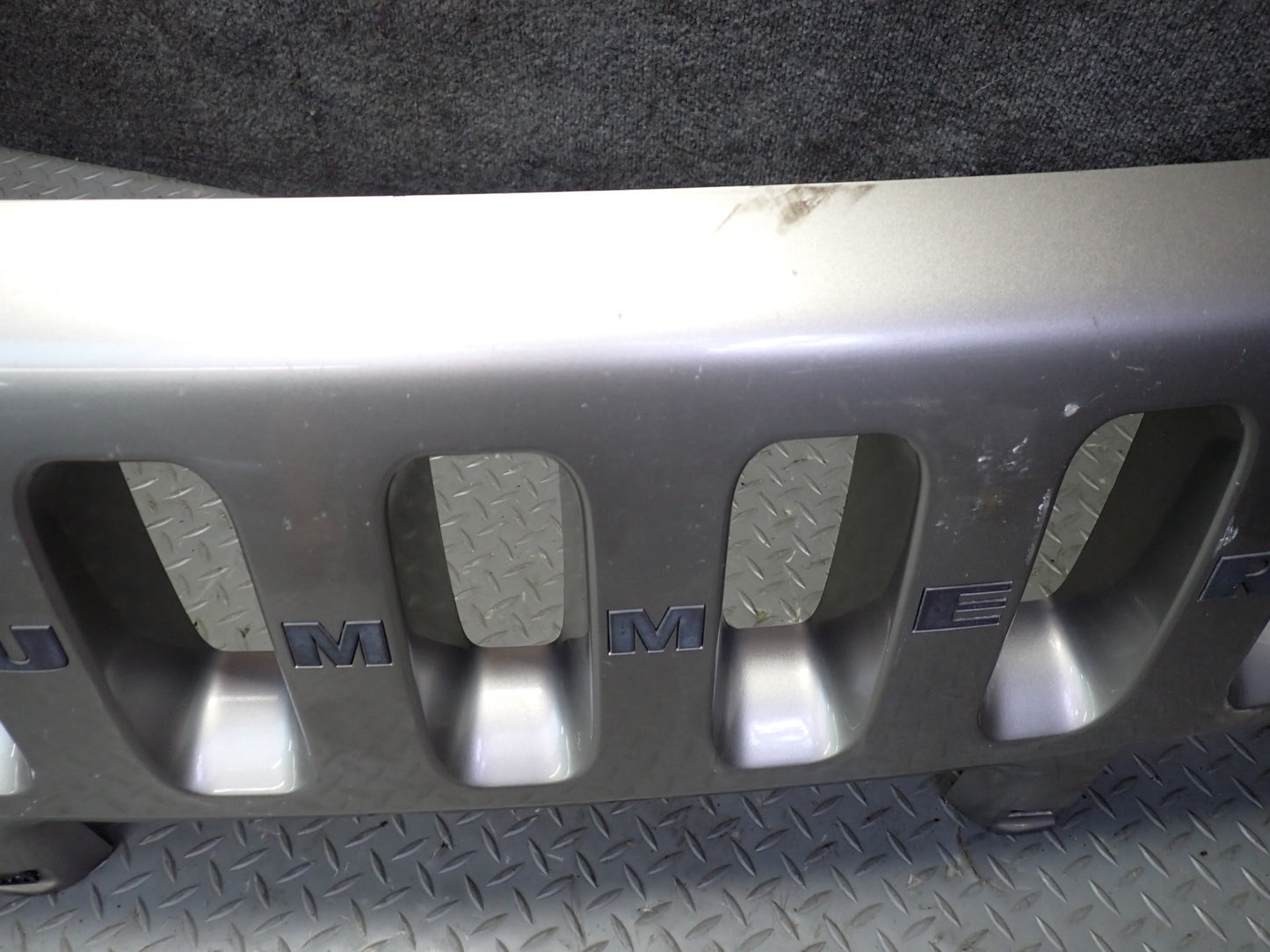 2003-2007 Hummer H2 Front Bumper Radiator Upper Grille 15177227