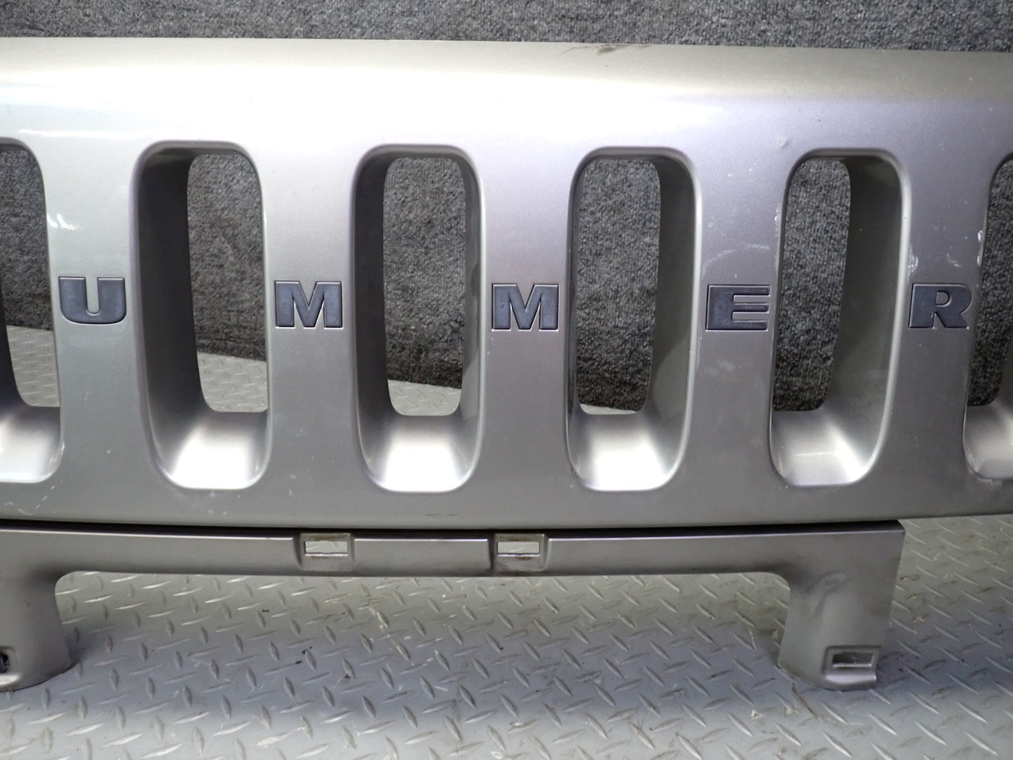 2003-2007 Hummer H2 Front Bumper Radiator Upper Grille 15177227