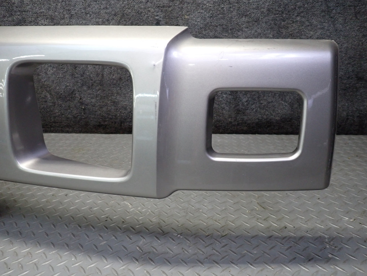 2003-2007 Hummer H2 Front Bumper Radiator Upper Grille 15177227