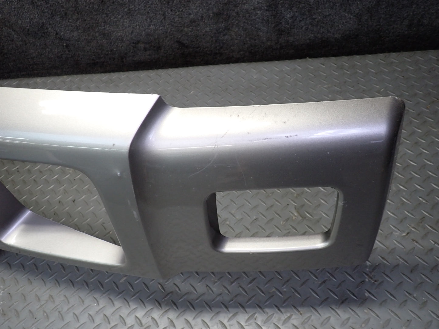 2003-2007 Hummer H2 Front Bumper Radiator Upper Grille 15177227