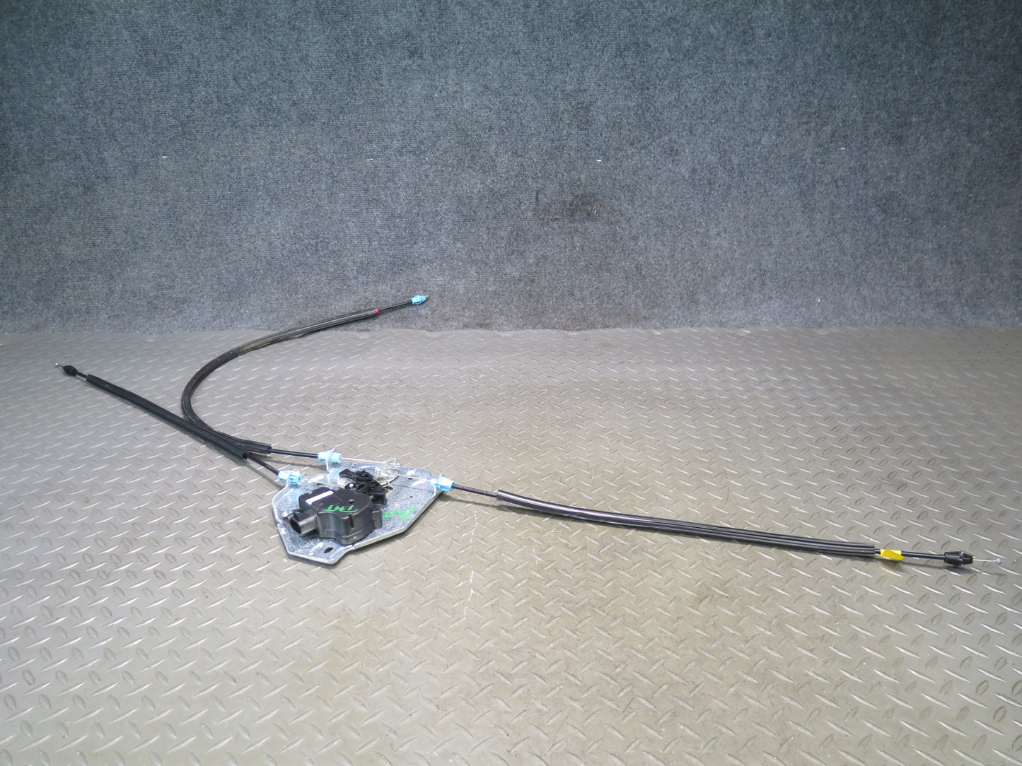 2003-2009 Hummer H2 Rear Trunk Lid Tailgate Liftgate Lock Latch w Cables