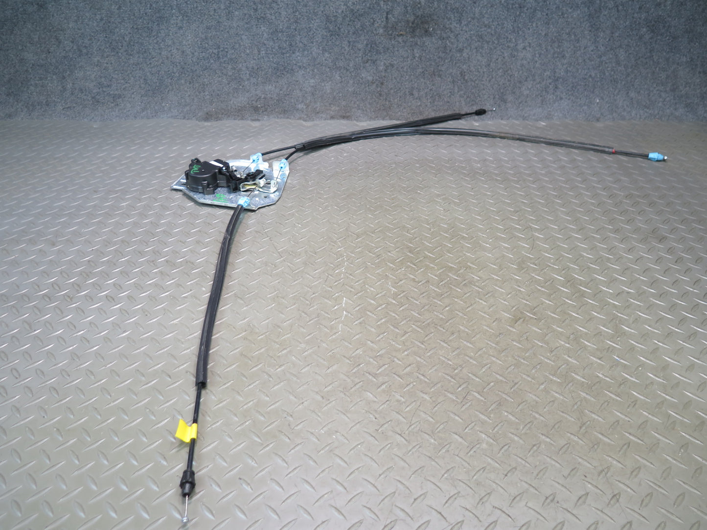 2003-2009 Hummer H2 Rear Trunk Lid Tailgate Liftgate Lock Latch w Cables