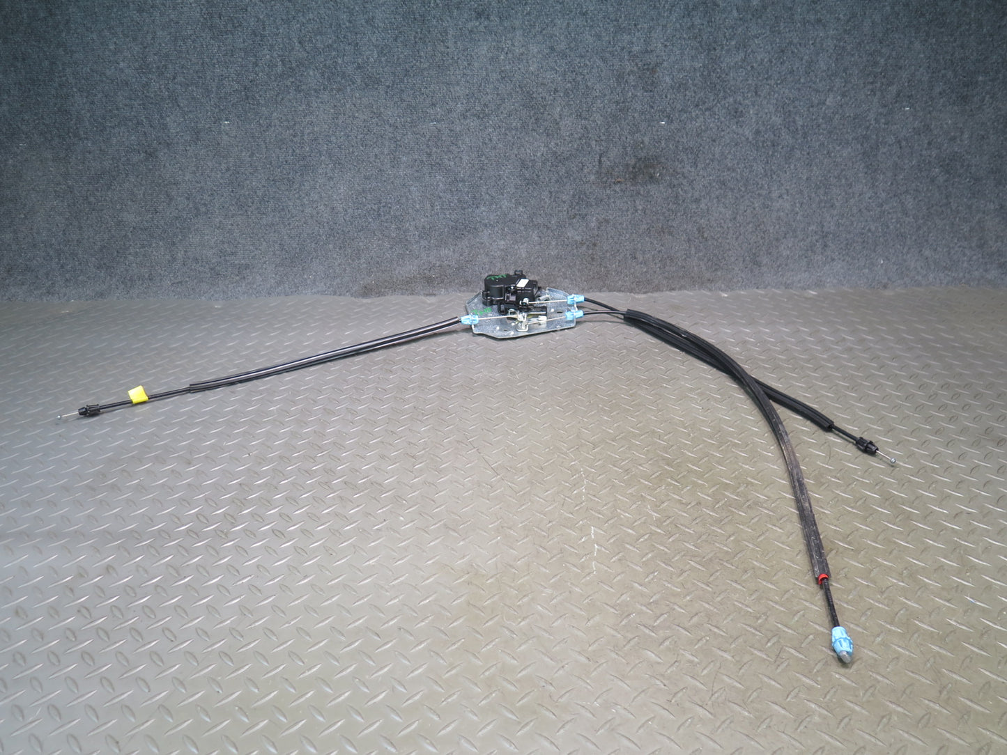 2003-2009 Hummer H2 Rear Trunk Lid Tailgate Liftgate Lock Latch w Cables
