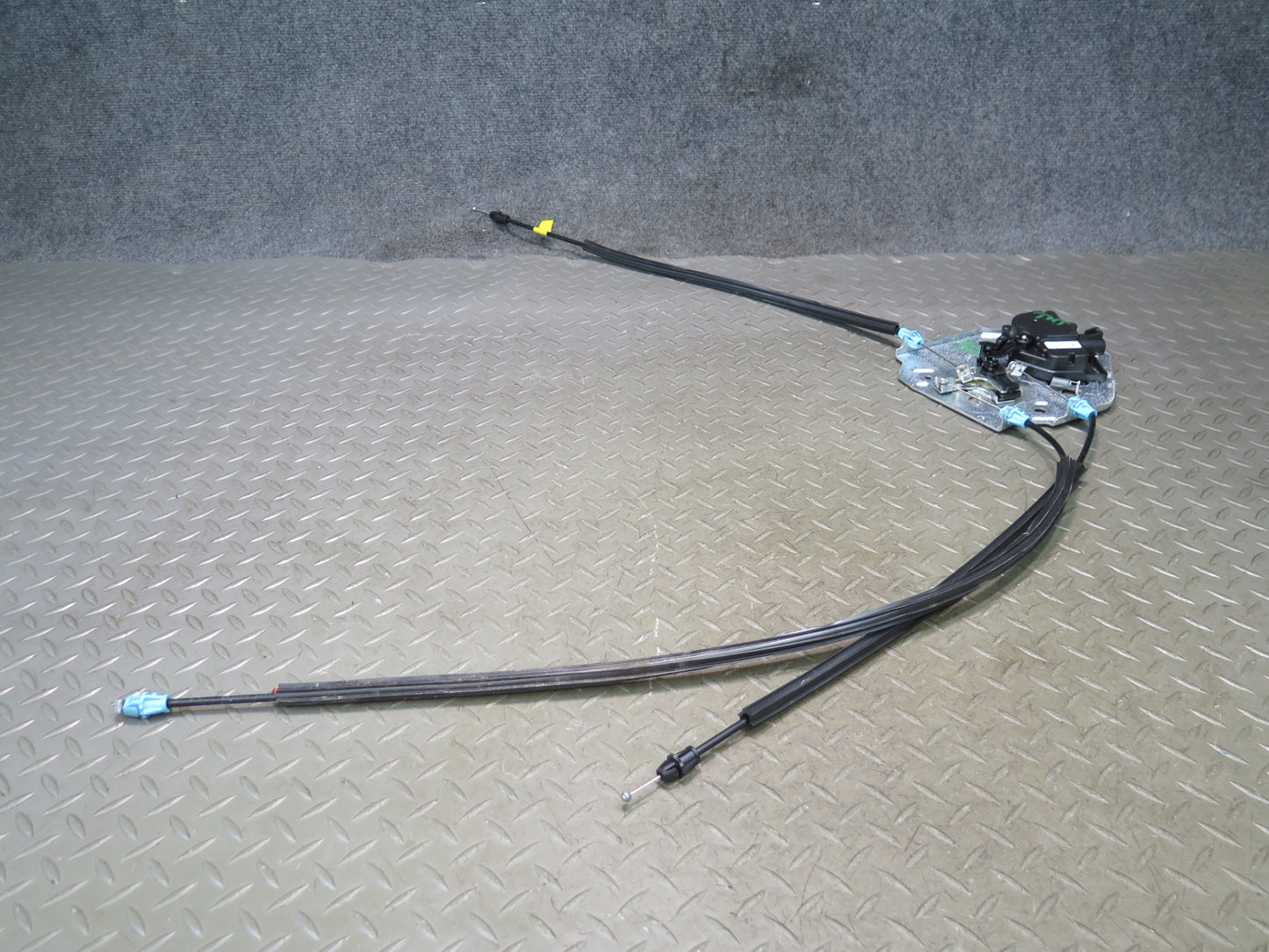 2003-2009 Hummer H2 Rear Trunk Lid Tailgate Liftgate Lock Latch w Cables