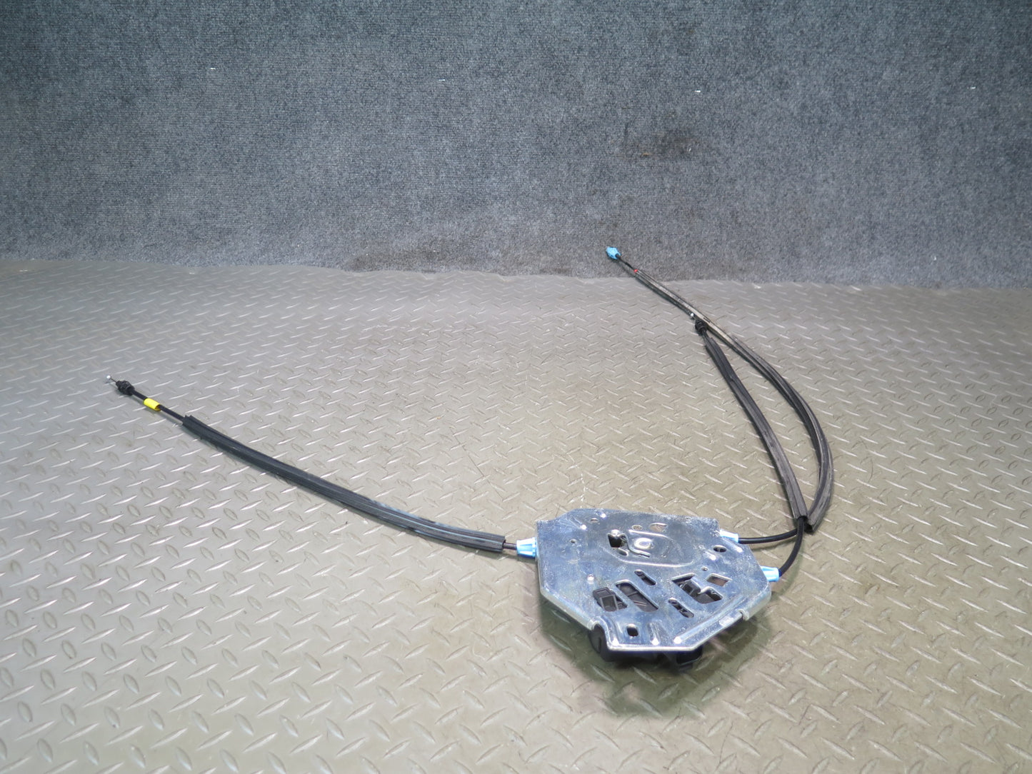 2003-2009 Hummer H2 Rear Trunk Lid Tailgate Liftgate Lock Latch w Cables
