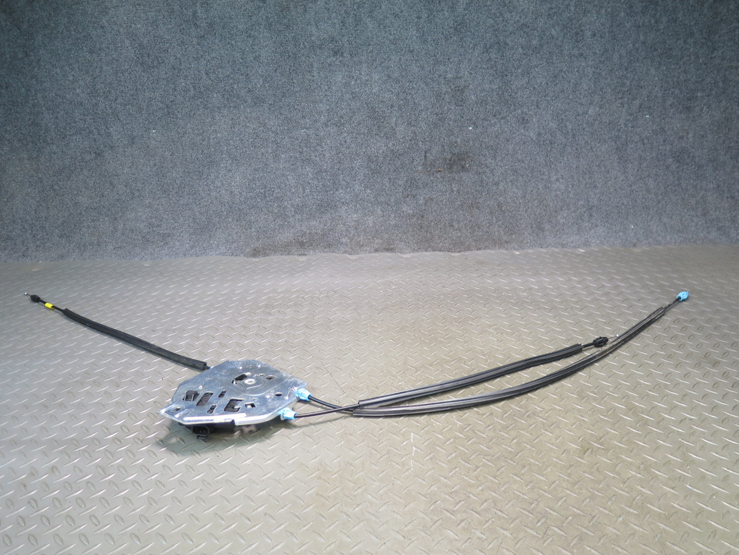2003-2009 Hummer H2 Rear Trunk Lid Tailgate Liftgate Lock Latch w Cables