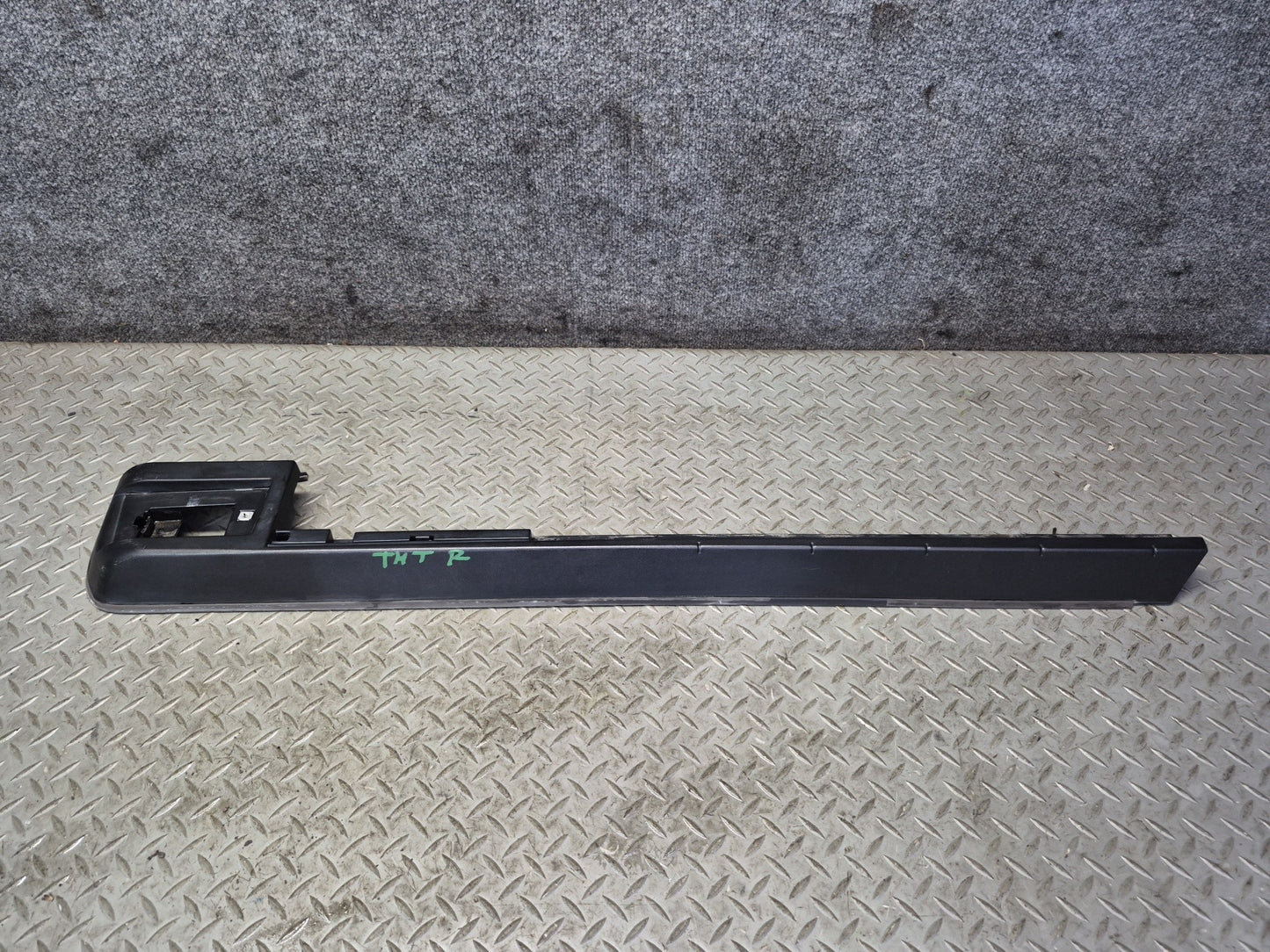 2003-2007 Hummer H2 Front Right Roof Rail Trim Cover Molding 15241412