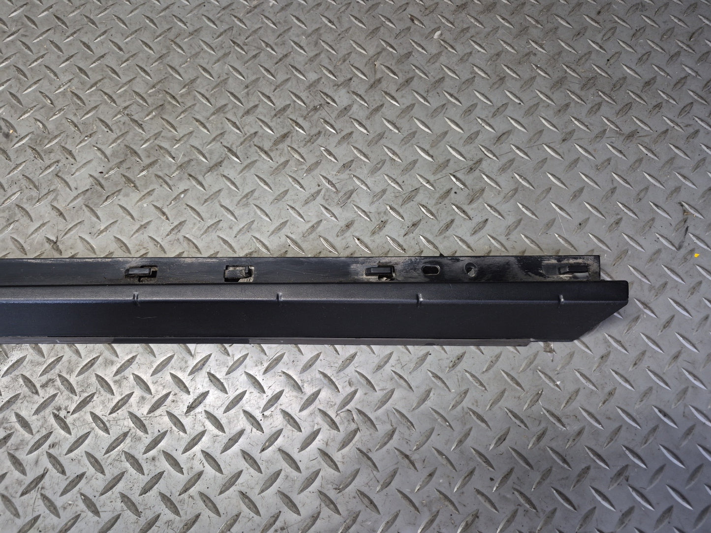 2003-2007 Hummer H2 Front Right Roof Rail Trim Cover Molding 15241412
