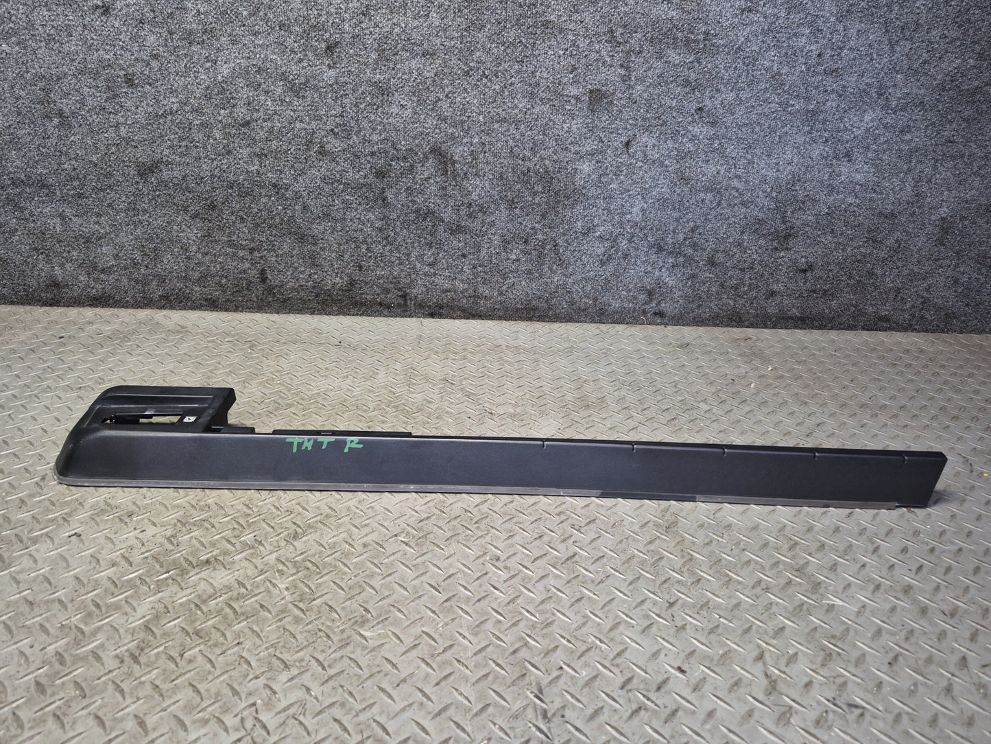 2003-2007 Hummer H2 Front Right Roof Rail Trim Cover Molding 15241412