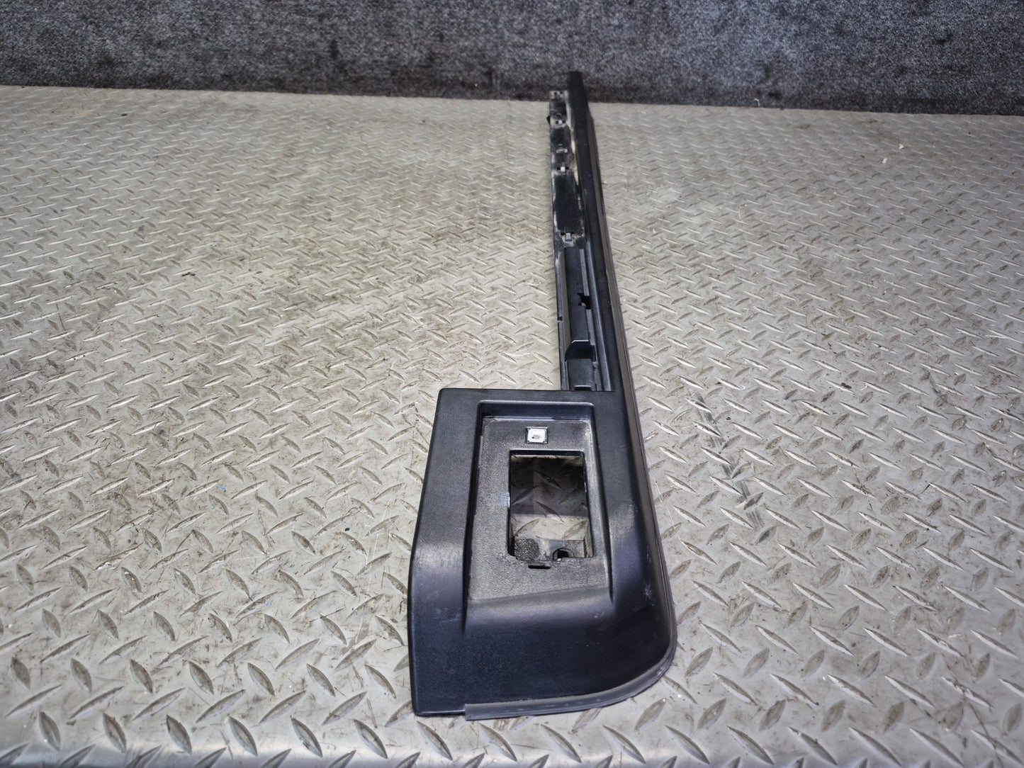 2003-2007 Hummer H2 Front Right Roof Rail Trim Cover Molding 15241412